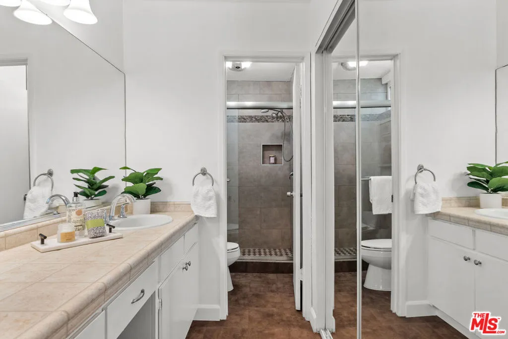 1885 Veteran Avenue 103, Los Angeles, California 90025 home-pic-11